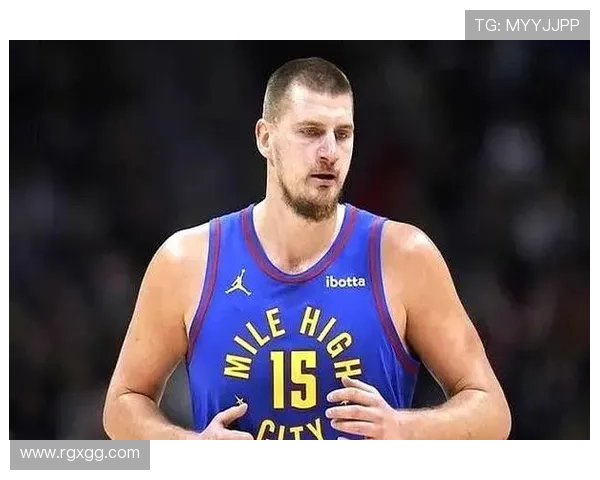 张伯伦低位单打掌控篮下统治力远胜约基奇