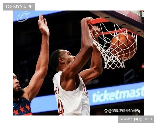 米切尔突破频繁拉开空间，助力球队关键时刻持续得分