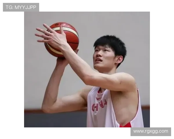 胡金秋这阵子生活咋感觉跟个低调富豪，出门像走T台似的谁还敢认得出